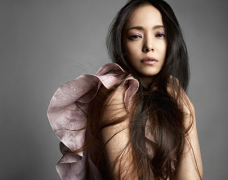 Amuro Namie vượt qua Ikimonogakari để trở thành nghệ sĩ có album ăn khách nhất thập niên