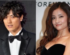 Bé con thứ 2 của Akanishi Jin và Kuroki Meisa vừa chào đời