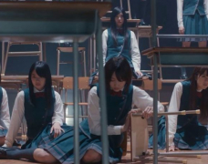 Keyakizaka46 đối mặt với những lời chế giễu trong MV Eccentric