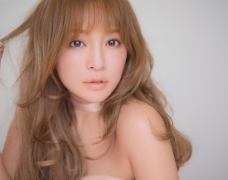 Hamasaki Ayumi vui mừng thông báo đang mang thai đứa con thứ hai