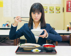 Takahata Mitsuki thủ vai cô nàng ăn quên sầu trong live-action Boukyaku no Sachiko