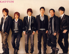 Nhìn lại chặng đường 11 năm đầy cảm động của KAT-TUN