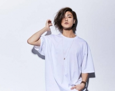 Akanishi Jin tập hợp các ca khúc được hòa âm phối khí mới trong album A la carte