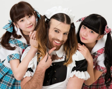 Cười đau ruột với chàng trai đô vật mặc váy của nhóm LADYBABY 