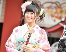 Inagaki Kaori nhóm AKB48 vừa xuất viện sau tai nạn ngã khỏi sân khấu