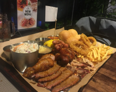 No ứ hự với La Smoke House – Nhà hàng BBQ và bia phong cách Texas