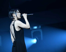 Utada Hikaru kỷ niệm 20 năm ra mắt với concert đầu tiên ở Chiba