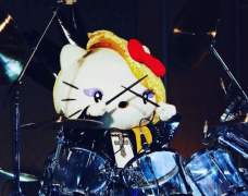 YOSHIKI kêu gọi bình chọn cho Yoshikitty trong cuộc đua xếp hạng nhân vật của Sanrio