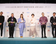 Maeda Atsuko, THE RAMPAGE Kawamura Kazuma chia nhau giải Sneaker Best Dresser Award