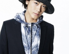 Akanishi Jin công bố ảnh bìa album Me và PV teaser ca khúc Let Me Talk To U