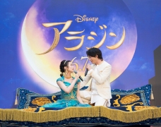 Aladdin tiếp tục giữ ngôi vương, 3 thứ hạng đầu đều là phim phương Tây!