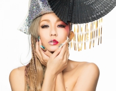 Koda Kumi tung bản cover Livin’ La Vida Loca của Ricky Martin