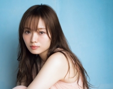 Nogizaka46 Umezawa Minami lần đầu tiên phát hành photobook được chụp ở Úc