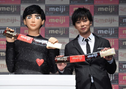 Matsumoto Jun cùng bản sao khuấy động sự kiện của Meiji Chocolate