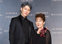 MIYAVI cùng mẹ đến tham dự Giải thưởng BVLGARI AVRORA 2018