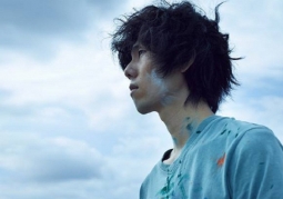 Noda Yojiro của RADWIMPS đóng chính trong live-action Hyakumanen no Onnatachi