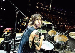 Tomoya nhóm ONE OK ROCK đã chính thức làm bố