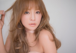 Hamasaki Ayumi tổ chức arena tour kỉ niệm 20 năm sự nghiệp