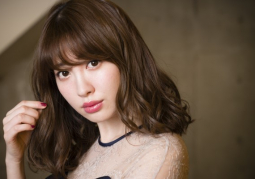 Kojima Haruna ra mắt thương hiệu thời trang riêng mang tên Her lip to