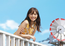 Kawaguchi Haruna thủ vai chính trong Shiro to Kiiro Hawaii to Watashi no Pankeeki Monogatari