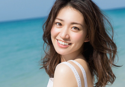 Cựu thành viên AKB48 Oshima Yuko lần đầu xuất hiện trước công chúng sau hơn một năm vắng bóng