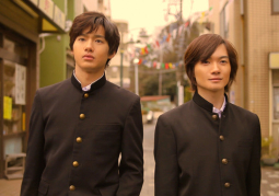 Kamiki Ryunosuke và Nomura Shuhei trẻ trung trong trailer Chigasaki Monogatari ~ MY LITTLE HOMETOWN ~