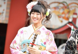 Inagaki Kaori nhóm AKB48 vừa xuất viện sau tai nạn ngã khỏi sân khấu