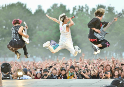 ONE OK ROCK phát hành PV cho Taking Off