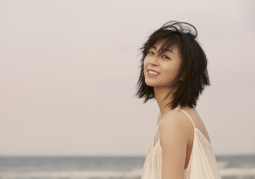 Utada Hikaru phát hành album phòng thu thứ 7 Hatsukoi