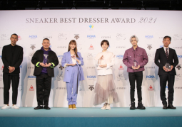Maeda Atsuko, THE RAMPAGE Kawamura Kazuma chia nhau giải Sneaker Best Dresser Award