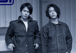 Kame to YamaPi lịch lãm trên ảnh bìa single Senaka Goshi No Chance